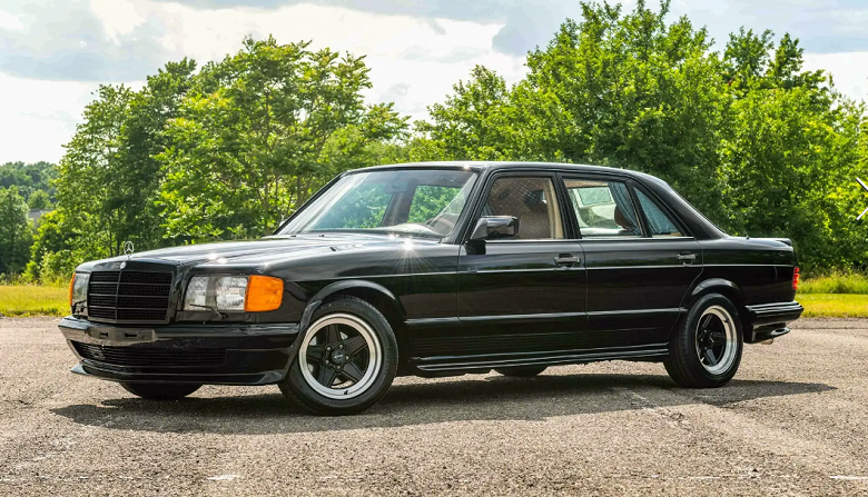 Уникальный 40-летний Mercedes-Benz 500 SEL от AMG хотят продать за 150 тысяч долларов